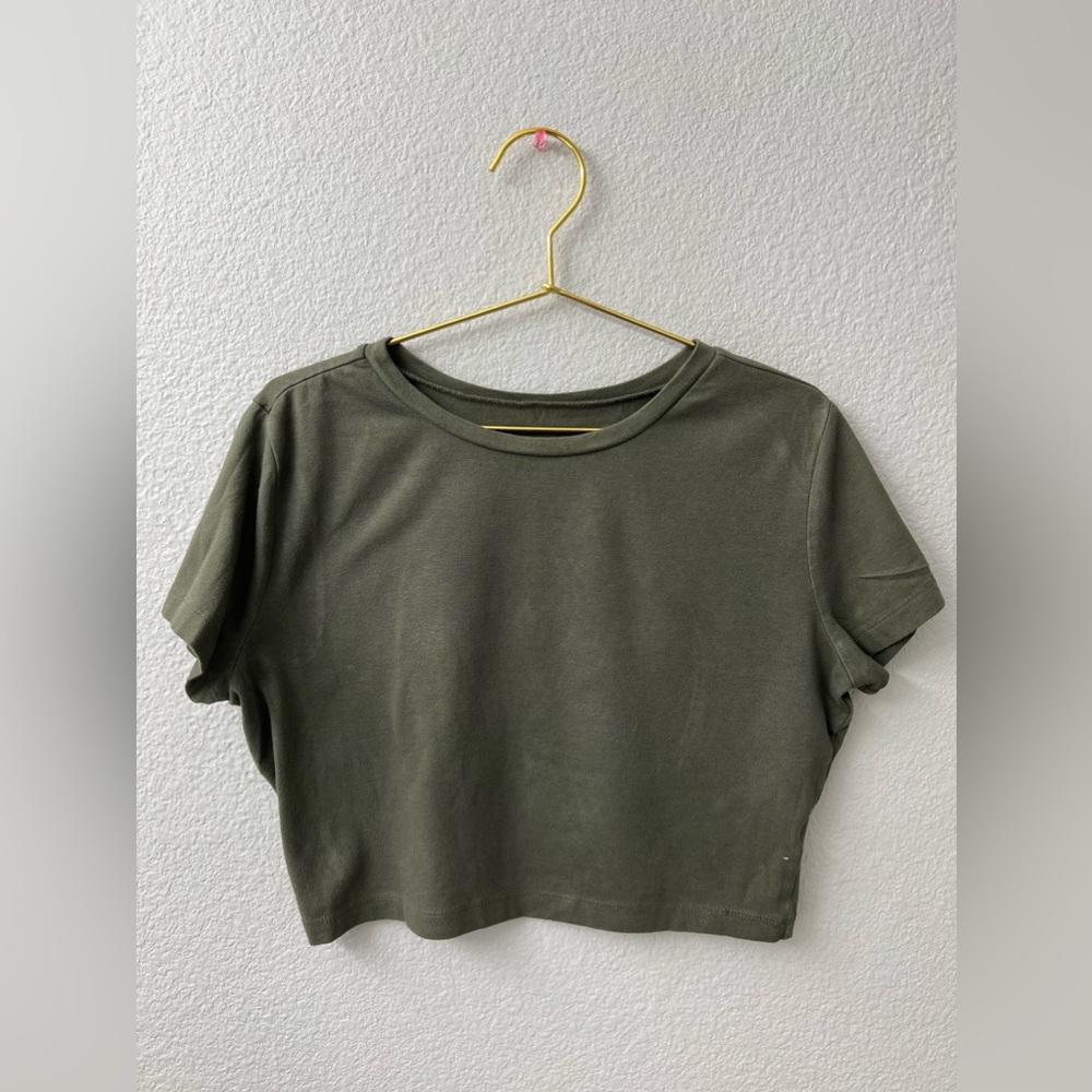 Wild Fable, size L, dark green crop top